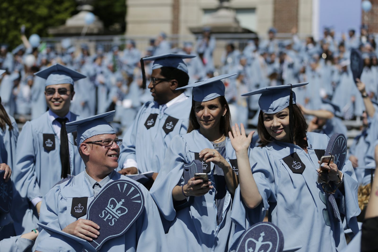 Absolventen der Columbia University: Künftig können an der Hochschule ethnisch definierte Abschlußfeiern ausgewählt werden Foto: picture alliance/AP Images | Seth Wenig