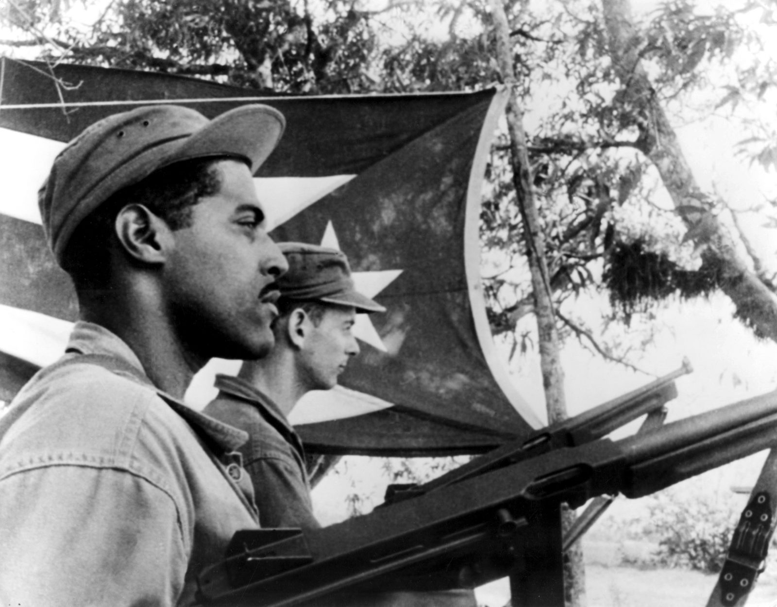 Zwei Anti-Castro-Kämpfer vor der Landung auf Kuba im April 1961