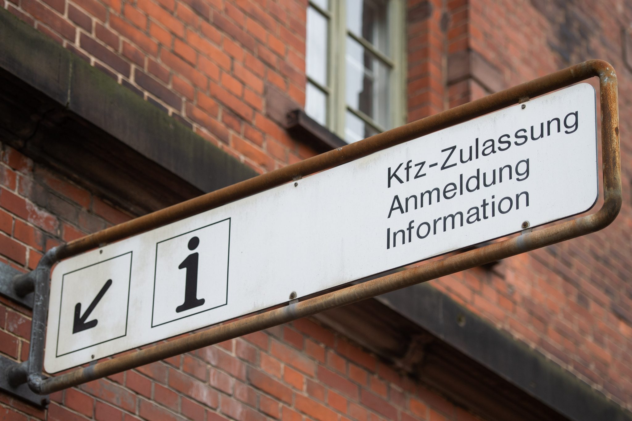 KFZ-Zulassungsstellen in Niedersachsen sollen keine Nummernschilder mit NS-Bezug mehr vergeben Foto: picture alliance / dpa Themendienst | Arne Immanuel Baensch