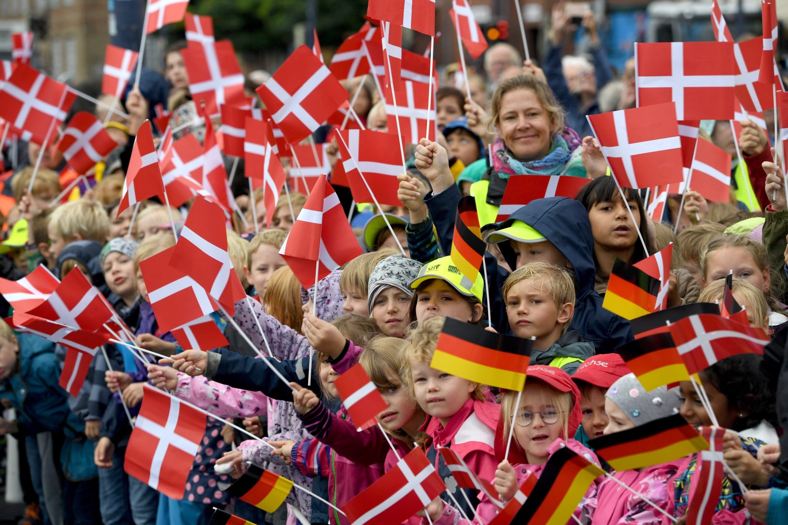 Kinder aus Schulen der dänischen Minderheit in Schleswig-Holstein: Einer UN-Erklärung folgend sollen Staaten nationale Minderheiten in ihrem Land schützen und fördern