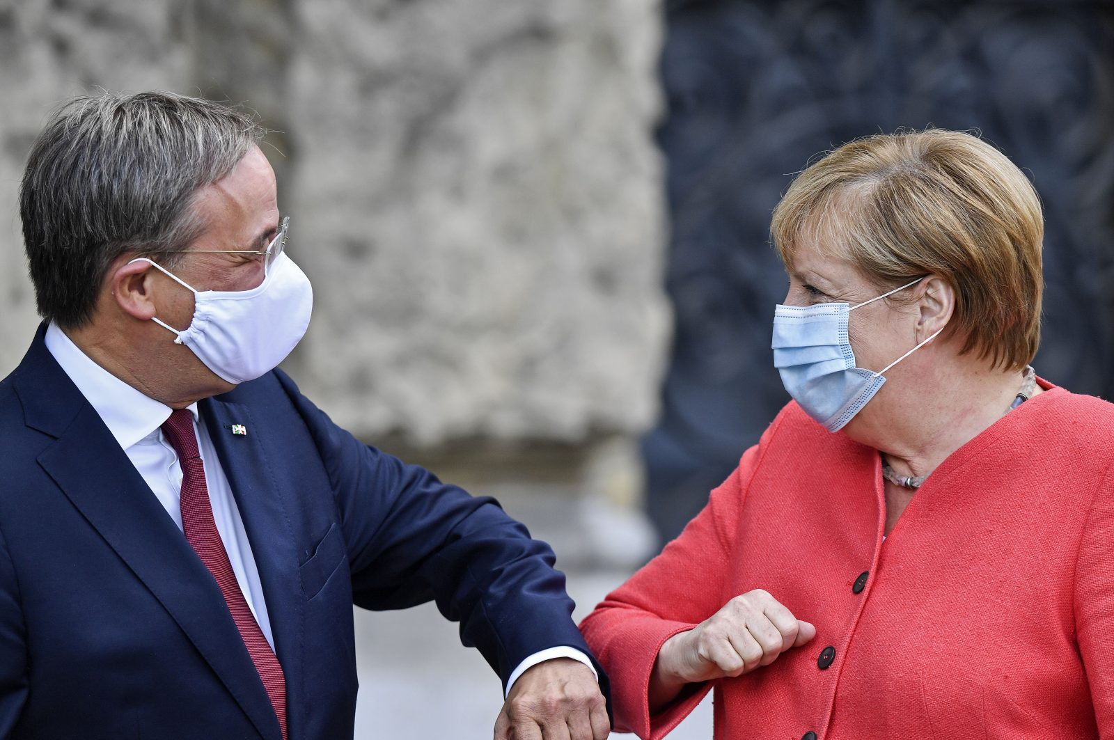 Bundeskanzlerin Angela Merkel und Nordrhein-Westfalens Ministerpräsident Armin Laschet (beide CDU) debattieren über weiteren Lockdown Foto: picture alliance / ASSOCIATED PRESS | Martin Meissner
