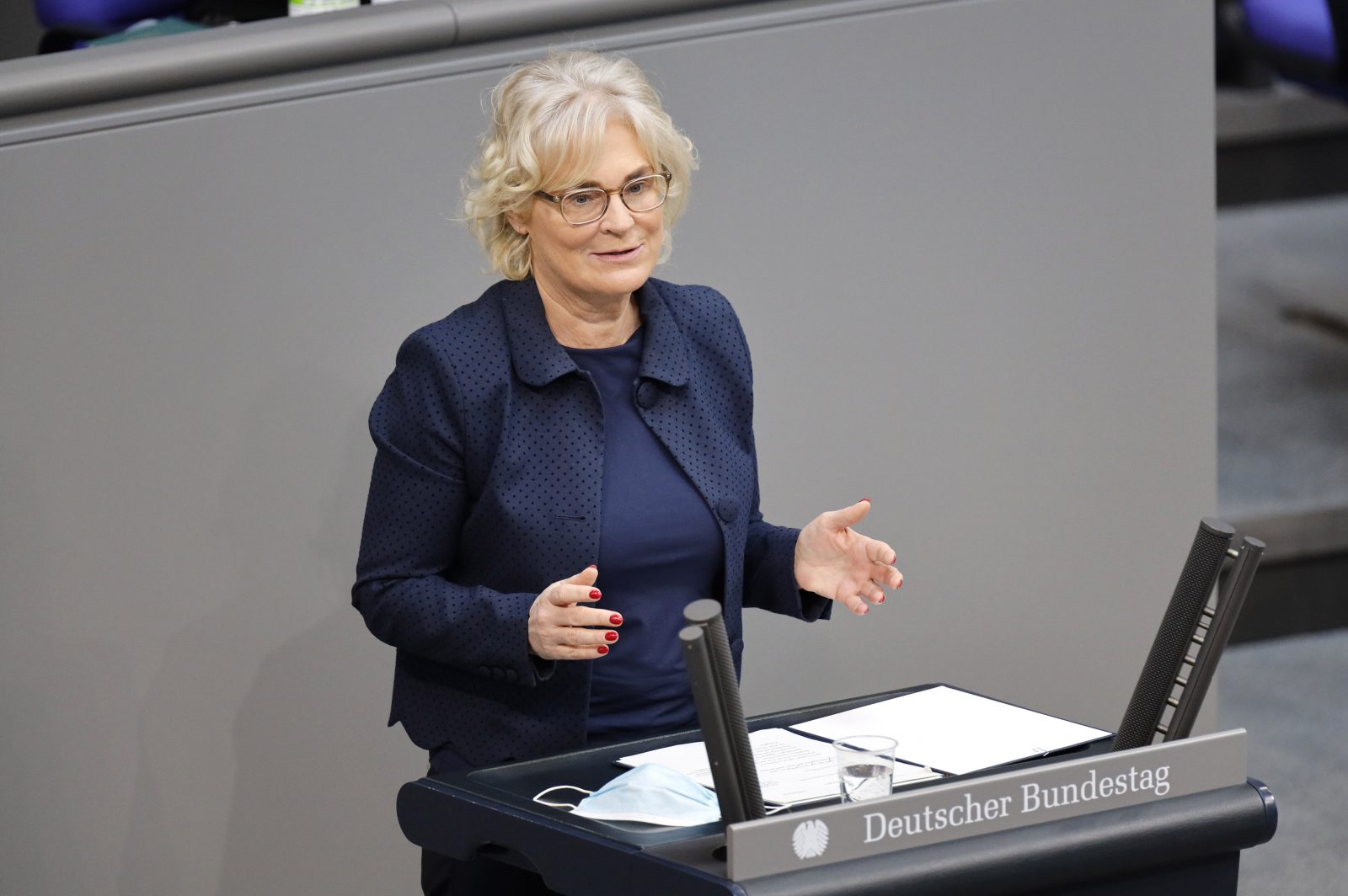 Bundesjustizministerin Christine Lambrecht (SPD) ist zufrieden mit dem neuen Gesetz Foto: picture alliance / Geisler-Fotopress | Christoph Hardt/Geisler-Fotopres
