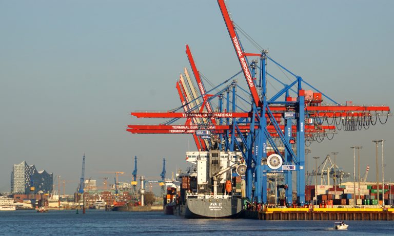 Hamburger Hafen: IWF prognostiziert Euro-Zone deutlich langsameres Wachstum als USA und China
