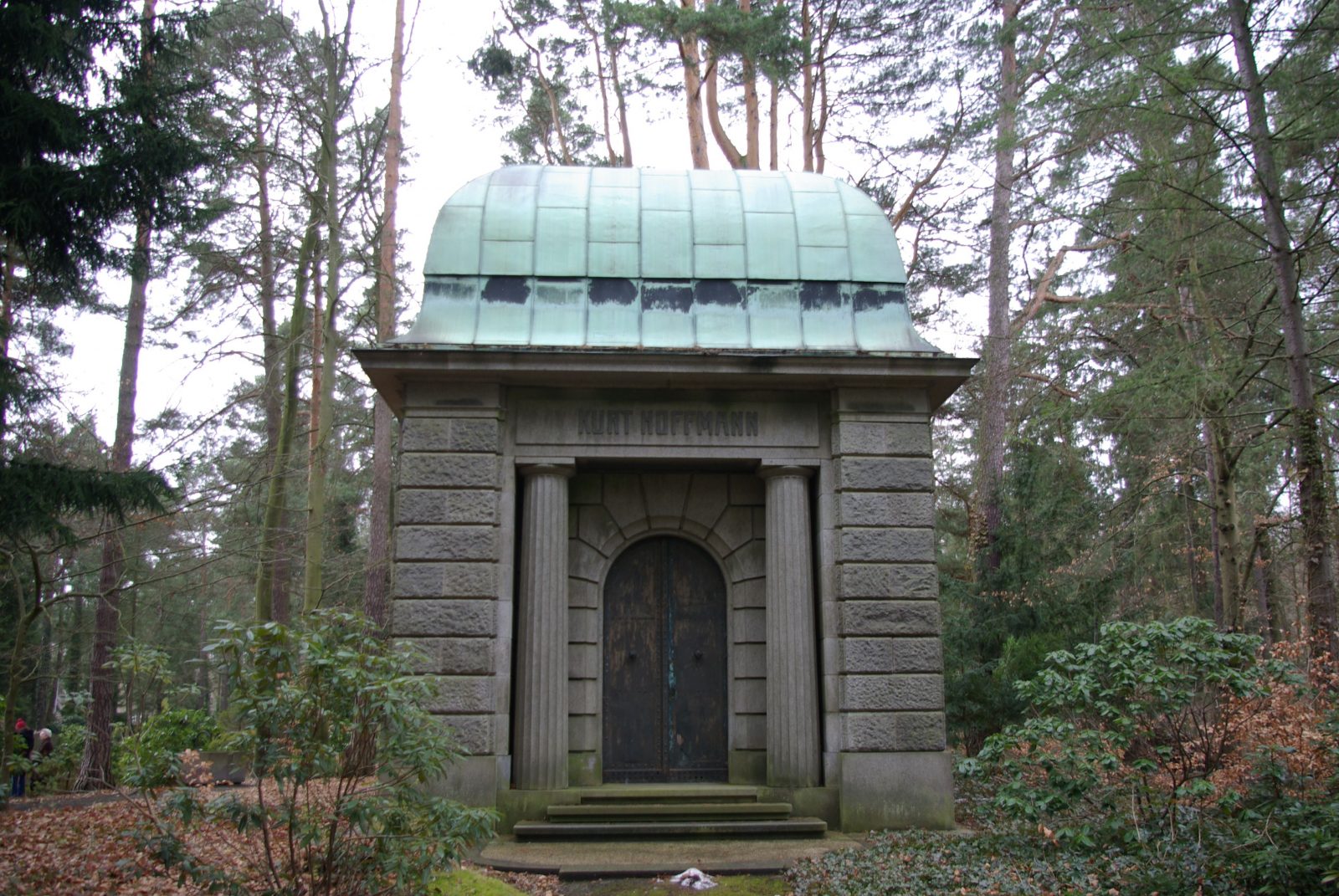 Mausoleum des Baurats und Offiziers Kurt Hoffmann bei Stahnsdorf: Das antikoloniale Charlottenburg-Wilmersdorf ist plötzlich entsetzt