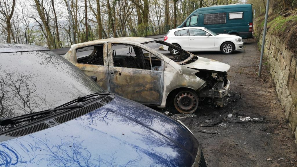 Mehrere Autos der Marburger Burschenschaft gingen in Flammen auf Foto: Rheinfranken Marburg