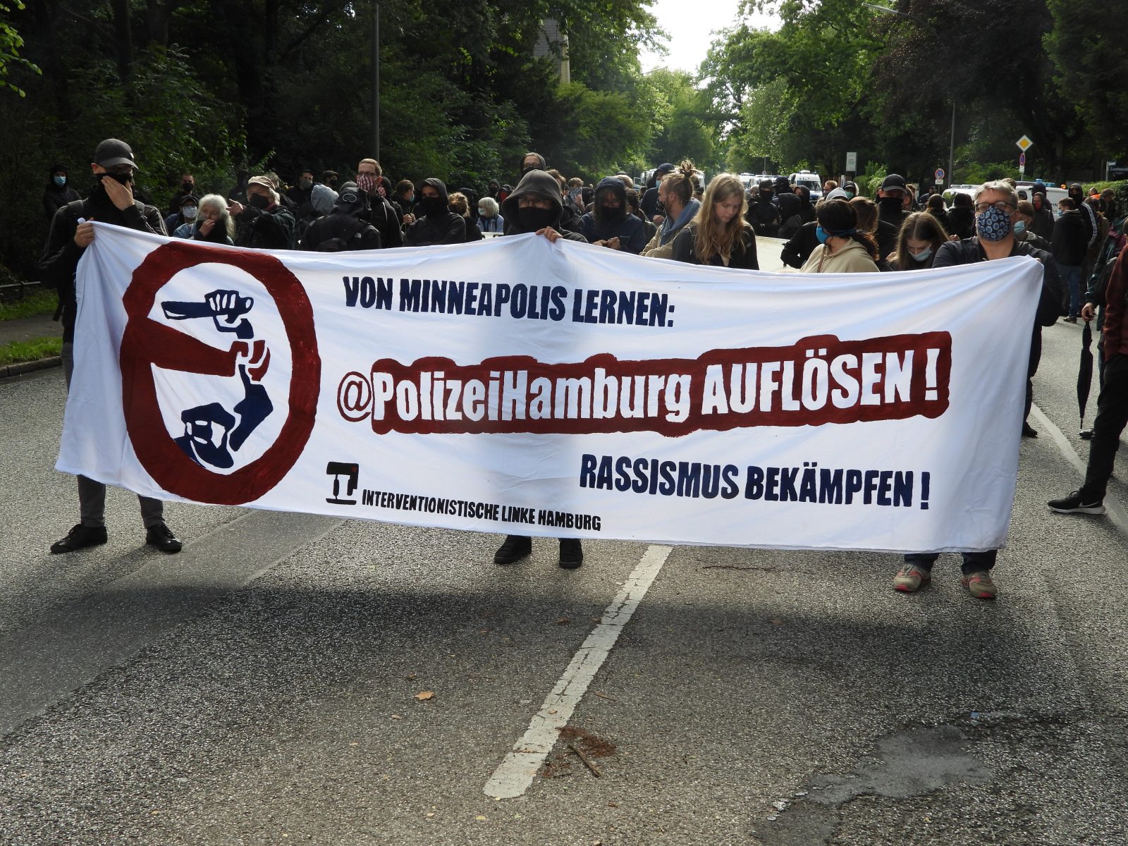 Linke demonstrieren in Hamburg gegen die Polizei: Für einen "Tatort"-Dreh bekommt die linke Szene in der Hansestadt Geld Foto: picture alliance / rtn - radio tele nord | rtn, frank bründel