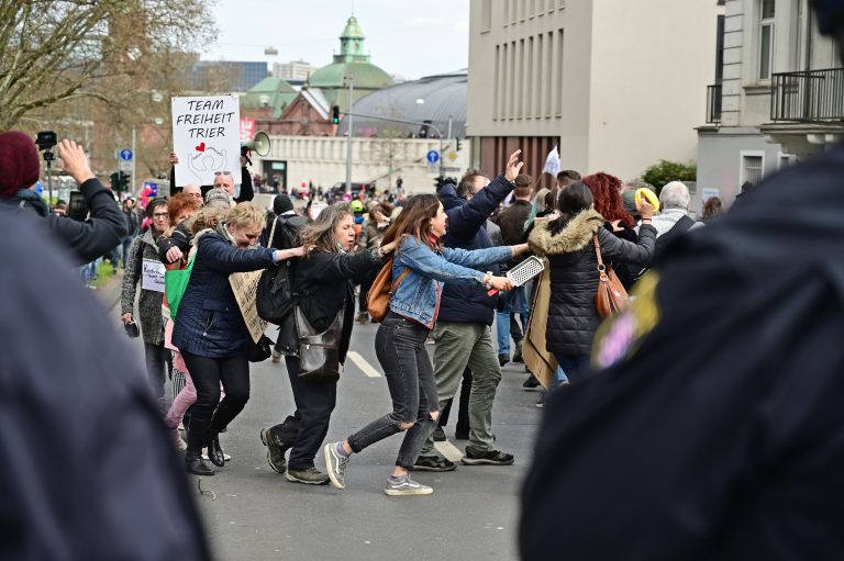 „Querdenken“-Demonstration Mitte April in Wiesbaden