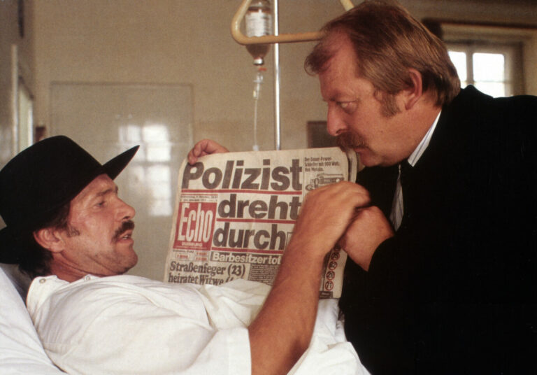 Götz George (l.) als TV-Kommissar Horst Schimanski: Der Ruhrpott-Rambo prägte den "Tatort" Foto: picture alliance / United Archives | IFTN