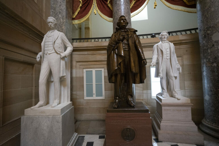 Statue von Jefferson Davis: Den Statuen von Vertretern der US-Südstaaten aus dem Bürgerkrieg soll es an den Kragen gehen Foto: picture alliance / Stefani Reynolds/CNP/AdMedia | Stefani Reynolds