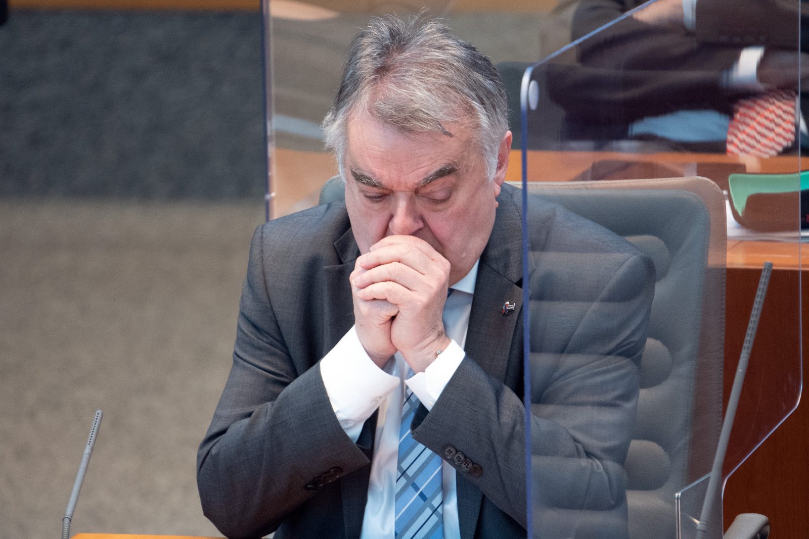 Nordrhein-Westfalens Innenminister Herbert Reul (CDU) kann dem Clan die Villa doch nicht wegnehmen Foto: picture alliance/dpa | Federico Gambarini