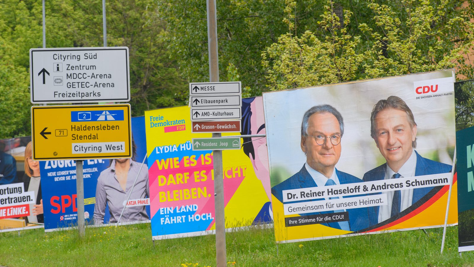 Wahlplakate für die Landtagswahl in Sachsen-Anhalt