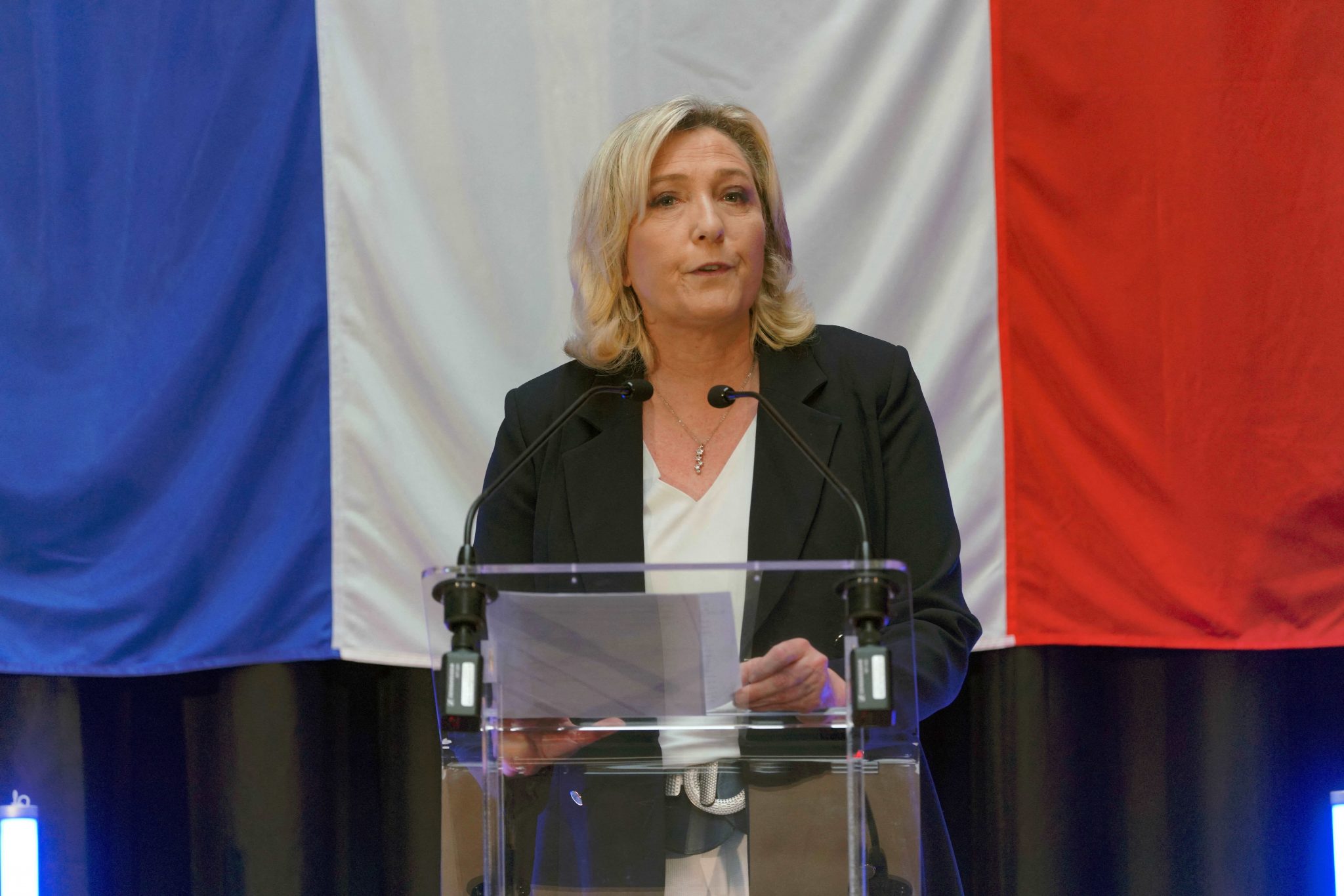 Die Vorsitzende des Rassemblement National, Marine Le Pen, trat in der Wahlnacht vor ihre Anhänger Foto: picture alliance / abaca | Lefevre Sylvain/ABACA
