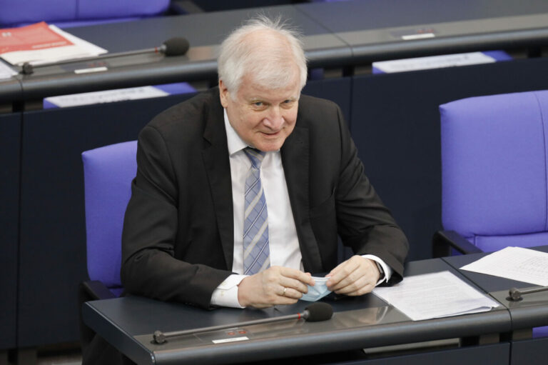 Bundesinnenminister Horst Seehofer (CSU) bemängelt die bisherigen Integrationsmaßnahmen Foto: picture alliance / Geisler-Fotopress | Christoph Hardt/Geisler-Fotopres