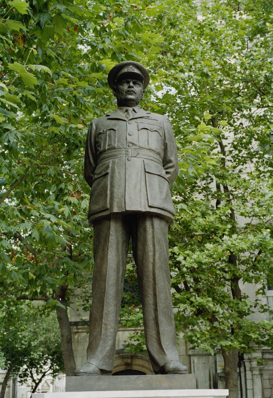 Die Statue von Arthur "Bomber" Harris in London Foto: picture alliance / akg-images | akg-images / Justus Göpel 