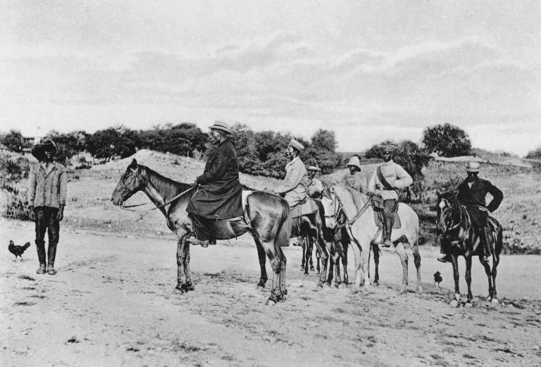 Herero-Häuptlinge zur Zeit der Aufstände vor rund 100 Jahren: Ihr Nachfahren verlangen nun fantastische Entschädigungen von Deutschland Foto: picture alliance / akg-images | akg-images