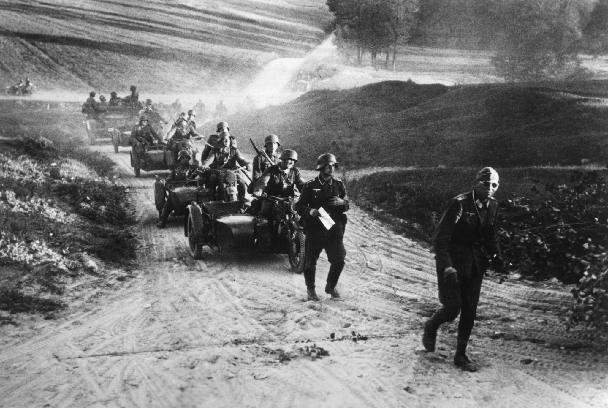 22 июня вов. Атака немцев 1941. Наступление Германии 22 июня 1941. Немецкие войска 22 июня 1941. Немецкие войска пересекают границу советского Союза 22 июня 1941 1941.