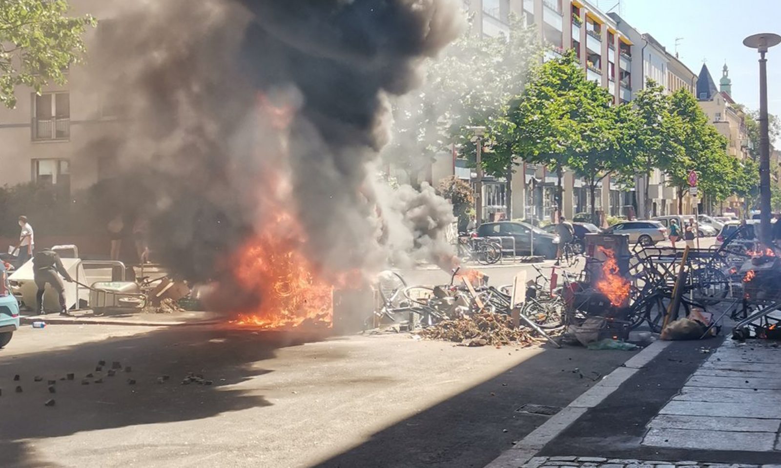 Brennende Barrikade auf der Rigaer Straße