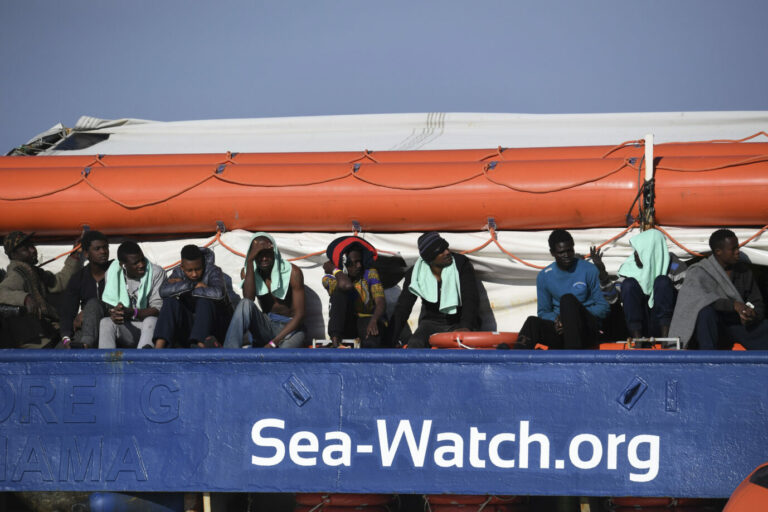 Migranten auf der Sea-Watch 3 (Archivbild)