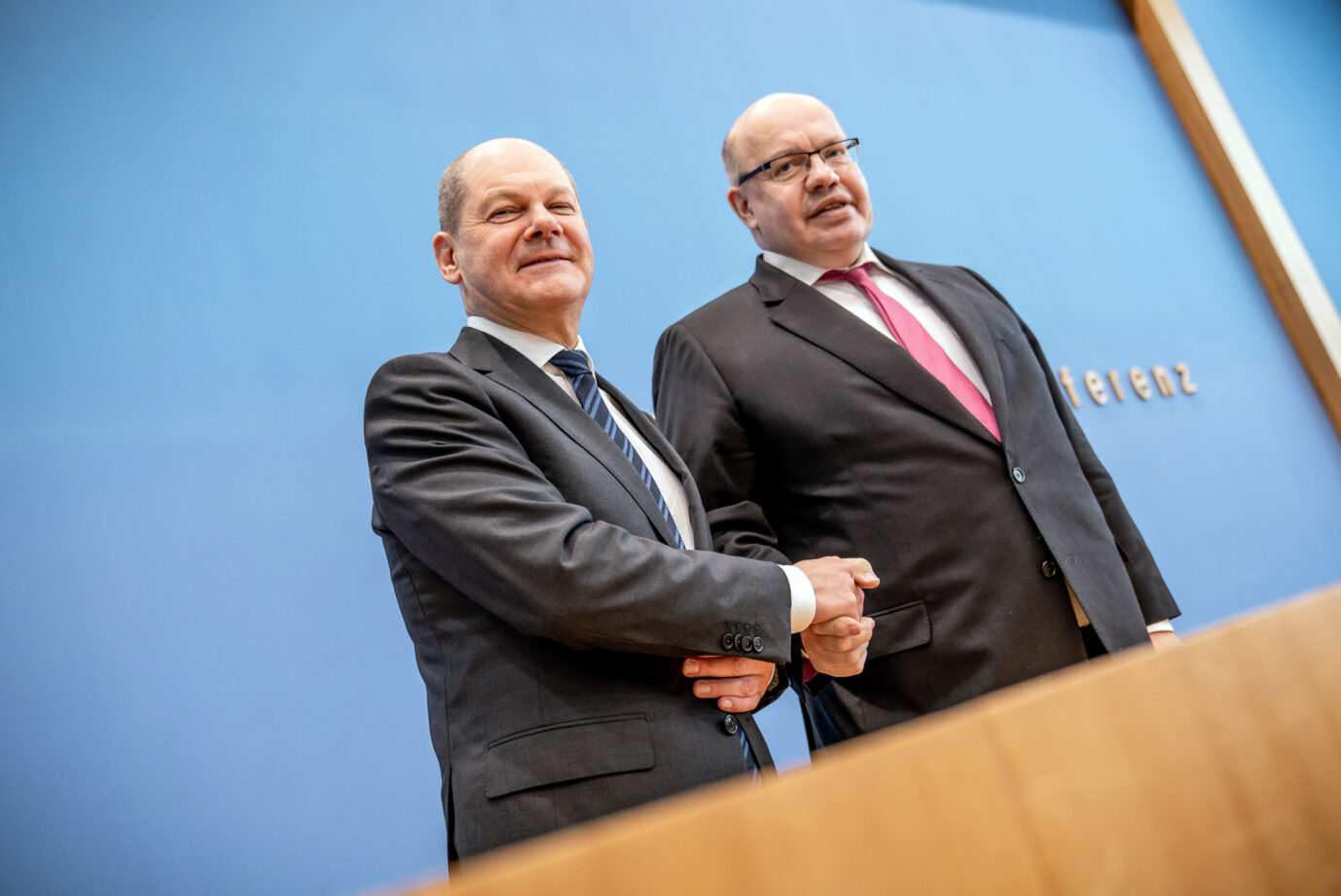 Bundesfinanzminister Olaf Scholz (SPD) und Wirtschaftsminister Peter Altmaier (CDU): Wollen den Strompreis senken