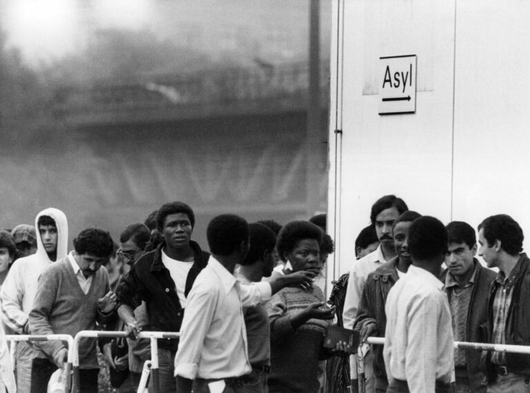 Die DDR ließ in den 1980ern immer mehr Asylbewerber nach West-Berlin weiterziehen Foto: picture alliance / Roland Holschneider | Roland Holschneider