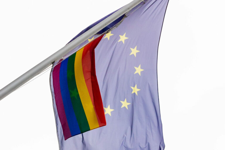 Die EU-Kommission will sexuelle Minderheiten in Ungarn und Polen vor angeblicher Diskriminierung schützen (Symbolbild) Foto: picture alliance/dpa | Christoph Soeder