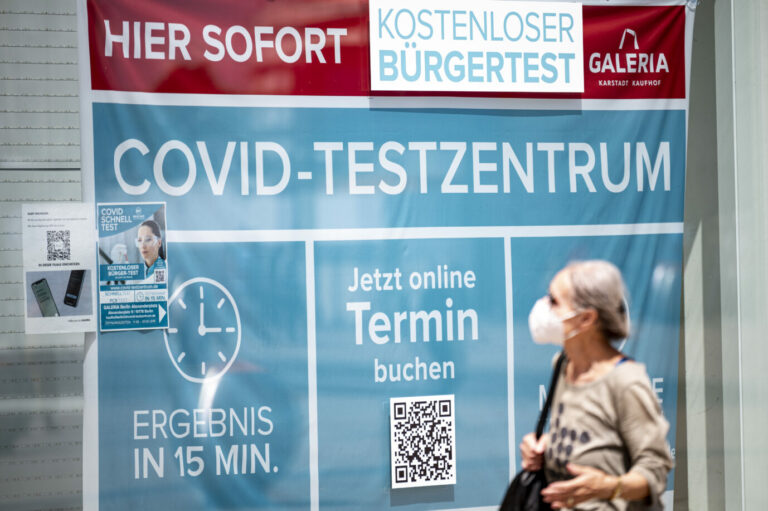 Verweis auf ein Corona-Testzentrum: Die Berliner Polizei geht 50 Fällen von Abrechnungsbetrug nach