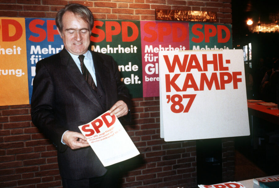 Die SPD wollte für ihren Kanzlerkandidaten Johannes Rau 1987 eine Einigung im Asylstreit mit der DDR erzielen Foto: picture-alliance/ dpa | Holger Hollemann 