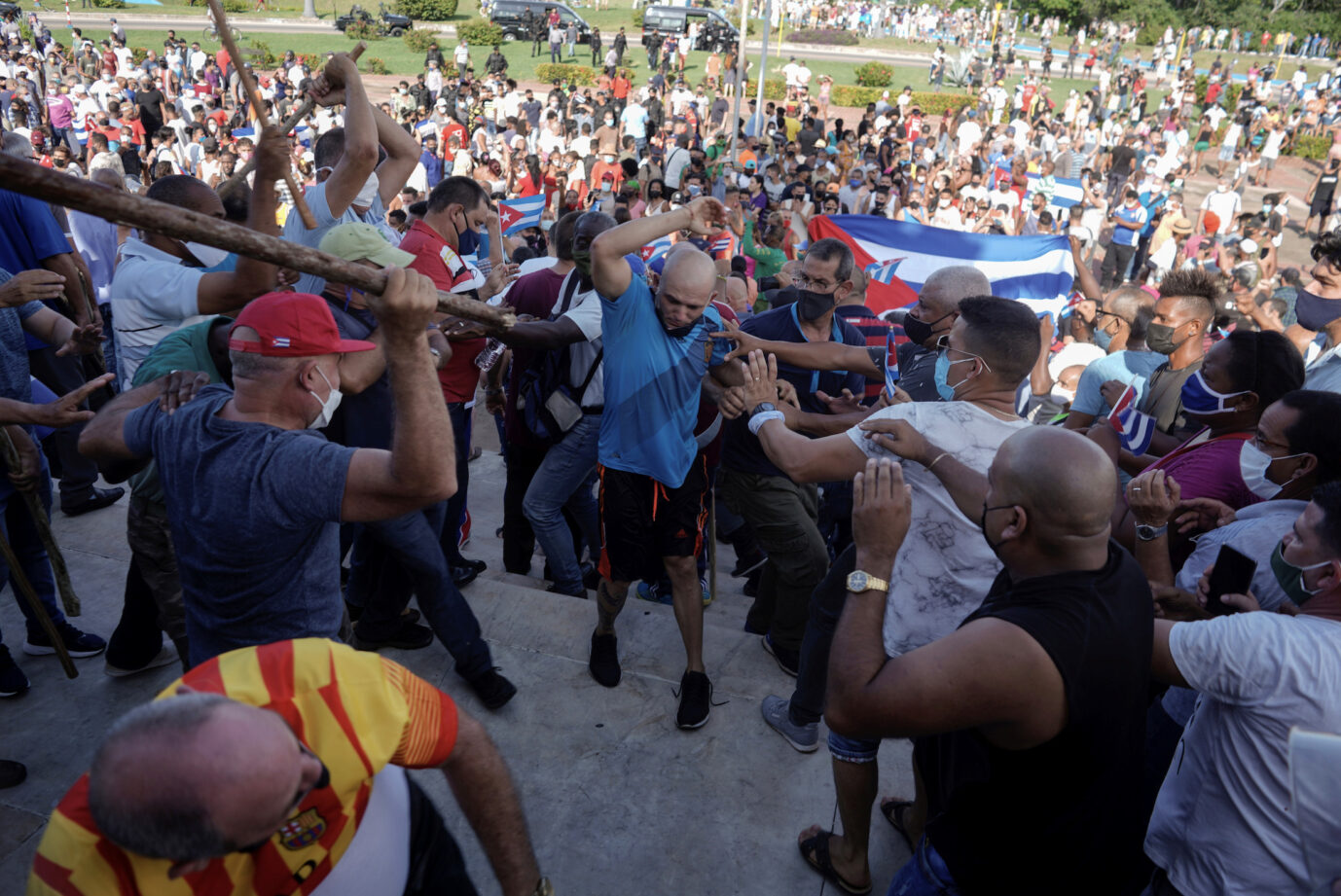 Zivilpolizisten gehen auf Kuba gegen Demonstranten vor: Die "Black Lives Matter"-Bewegung solidarisiert sich mit dem Regime Foto: picture alliance / REUTERS | Alexandre Meneghini