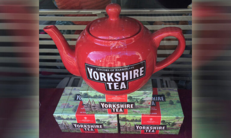 Yorkshire Tee: Die englische Stadt Leeds nimmt mehrere Traditionsprodukte unter die Lupe, die in Bezug zu der Kolonialgeschichte des Landes stehen könnten