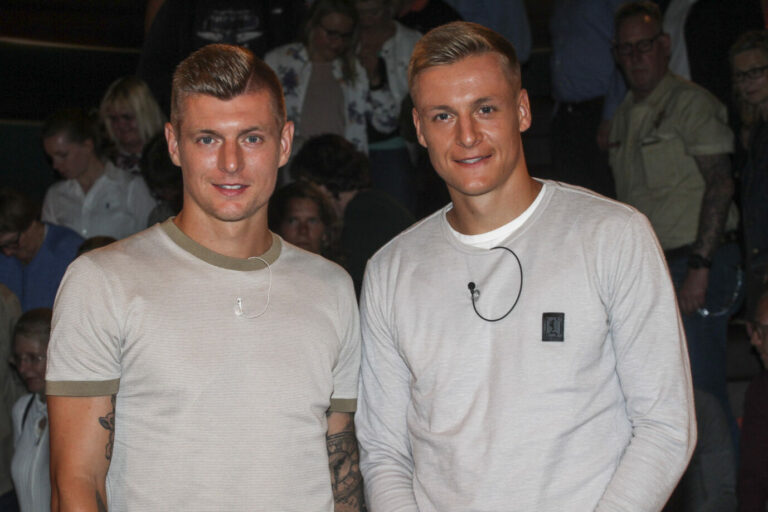 Toni Kroos (l.) und sein Bruder Felix: Warnen vor AfD