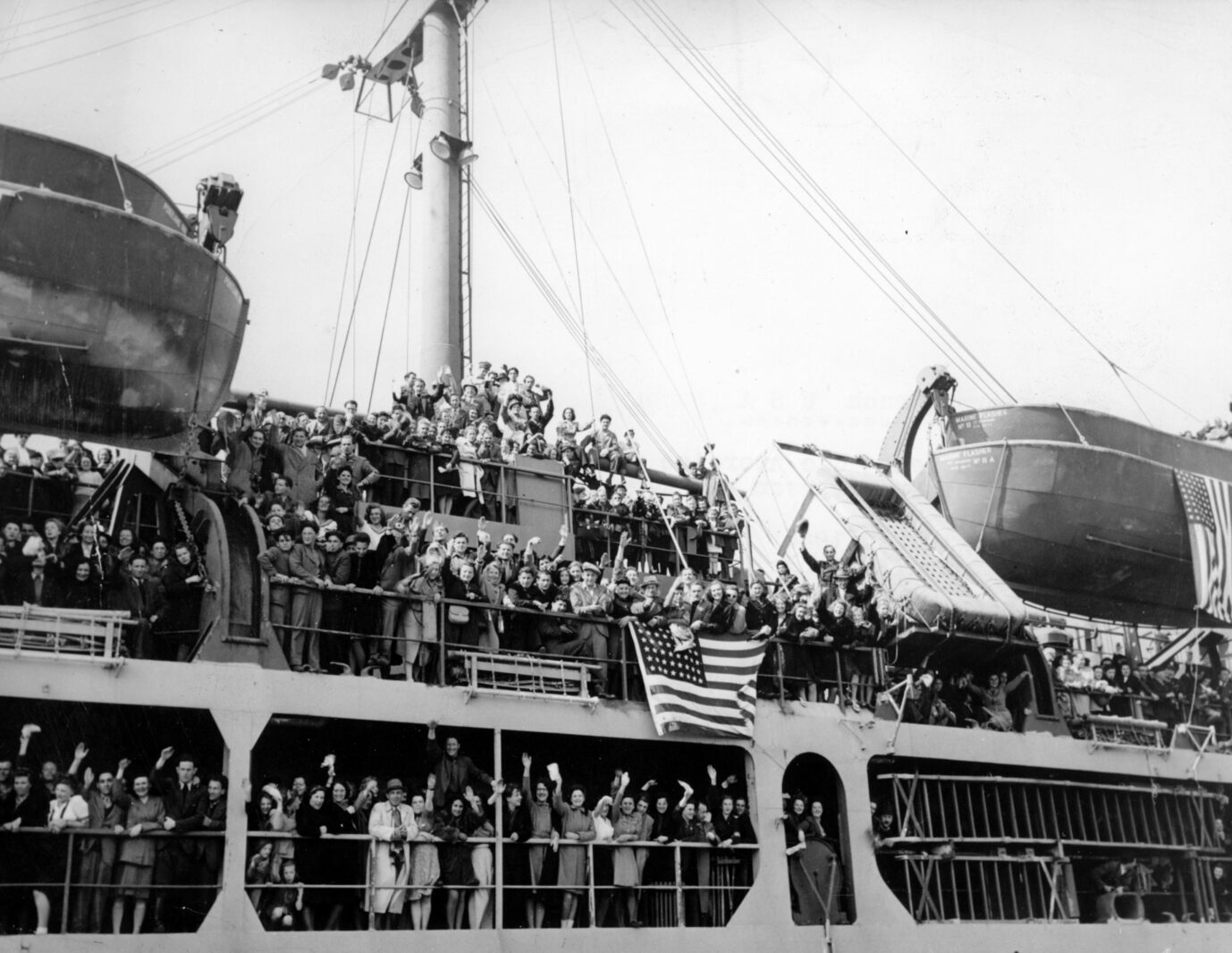 Displaced Persons verlassen 1946 Deutschland in Richtung USA, vor allem Vertriebene aus Osteuropa suchten in Übersee eine neue Heimat Foto: picture-alliance / dpa | UPI