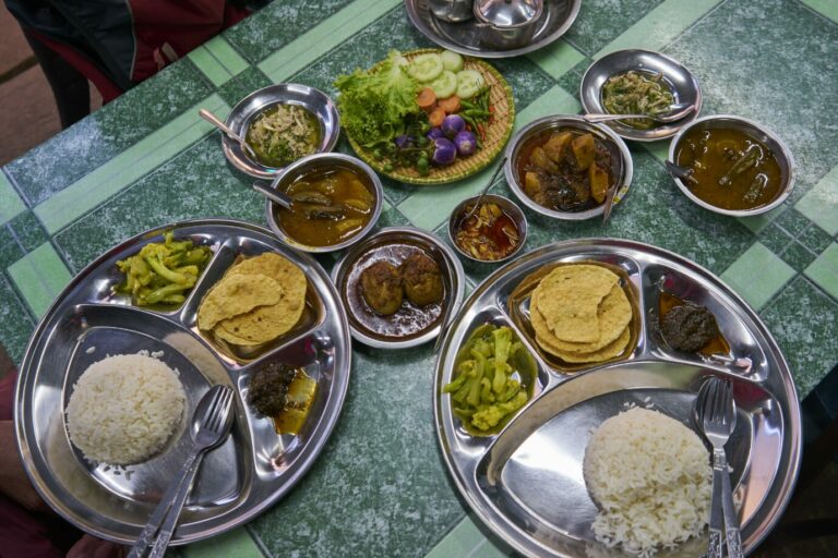 Ein indisches Menü: Wann darf man noch Curry sagen? Foto: picture alliance / imageBROKER | Gabriele Thielmann