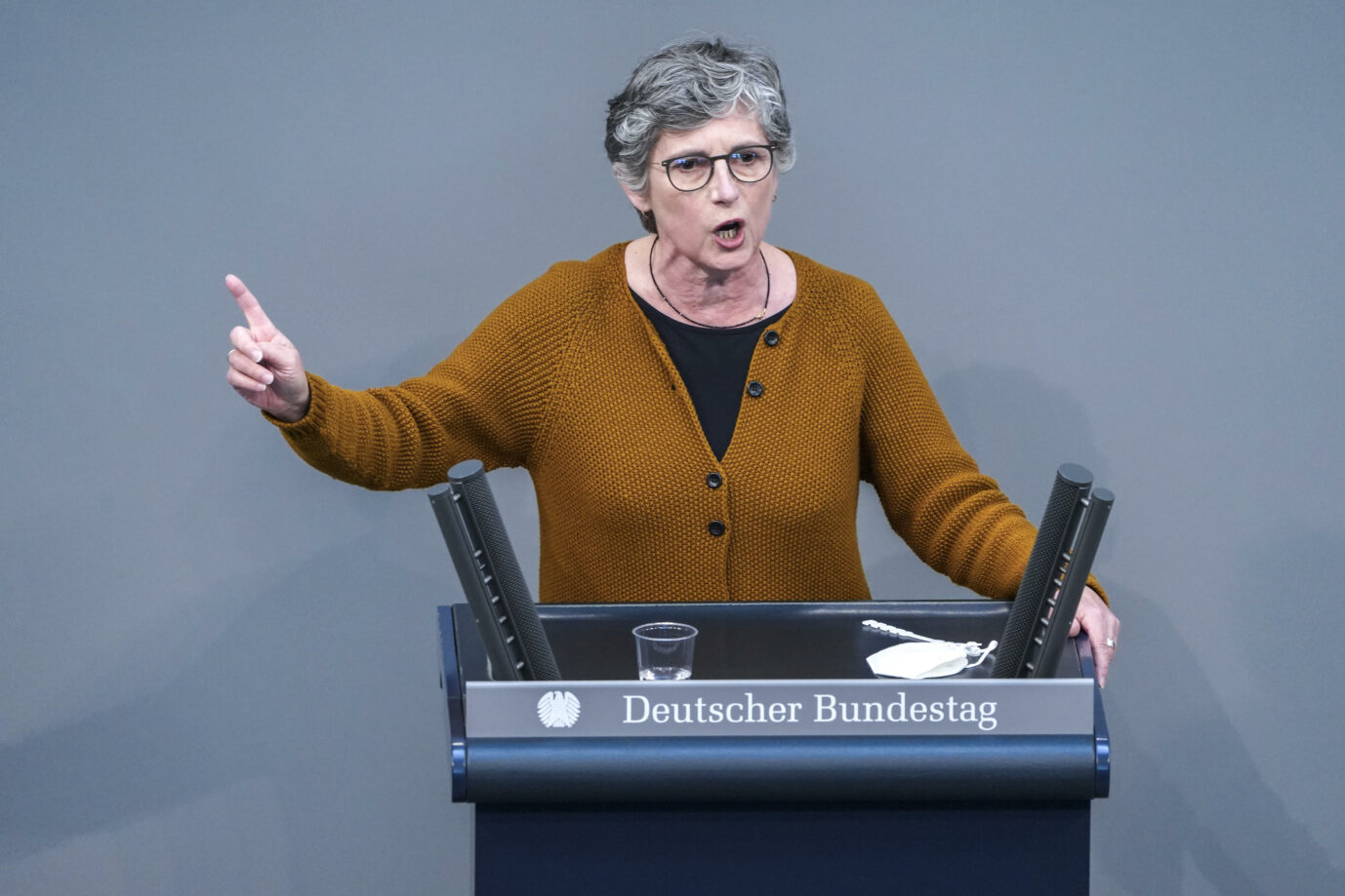 Die Parlamentarische Geschäftsführerin der Grünen-Bundestagsfraktion, Britta Haßelmann, attackiert Friedrich Merz (CDU) für dessen Kritik an den Plänen ihrer Partei Foto: picture alliance / Flashpic | Jens Krick