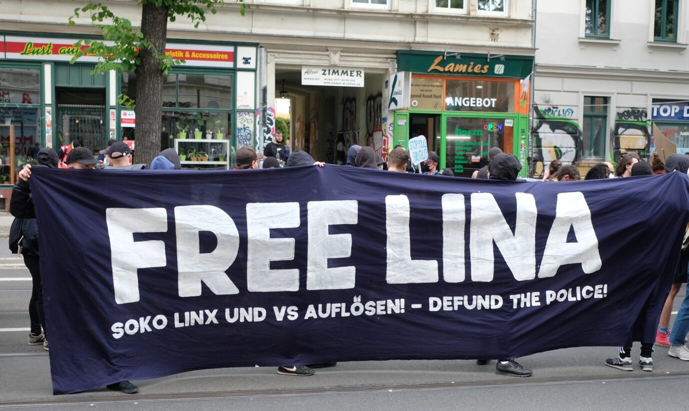 Die linke Szene demonstriert in Leipzig für die Freilassung der Linksextremistin Lina E. Foto: picture alliance/dpa/dpa-Zentralbild | Sebastian Willnow