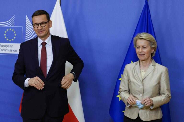 Polens Regierungschef Mateusz Morawiecki und EU-Kommissionspräsidentin Ursula von der Leyen: Brüssel macht Druck auf Polen wegen der Justizreform der Regierungspartei PiS