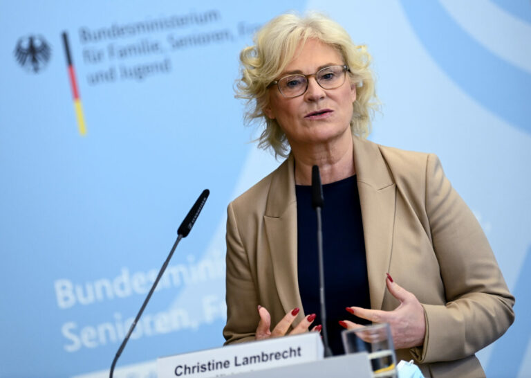 Bundesjustizministerin Christine Lambrecht (SPD) hält nichts von der 50er-Inzidenzgrenze Foto: picture alliance/dpa/dpa-Zentralbild | Britta Pedersen