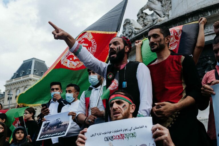 Afghanen demonstrieren in Paris