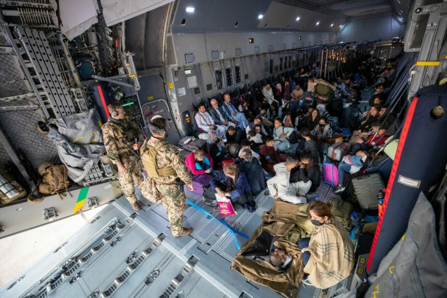 Luftwaffe evakuiert Dutzende Personen aus Kabul
