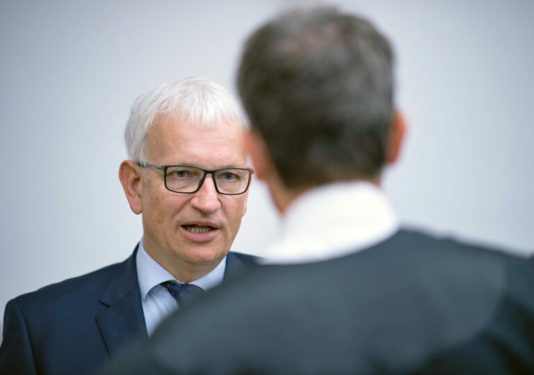 DUH-Geschäftsführer Jürgen Resch mit Anwalt Remo Klinger