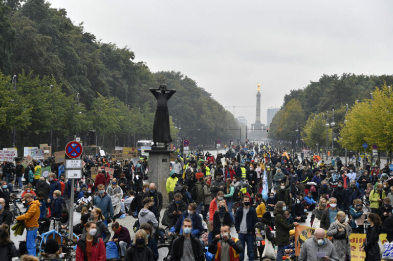 Klimastreik: Erneut wollen Klimaschützer der "Fridays for Future"-Bewegung in Berlin demonstrieren (Archivbild) Foto: picture alliance / Geisler-Fotopress | Frederic Kern/Geisler-Fotopress
