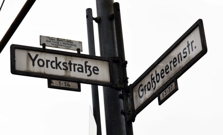 Straßenschilder im Berliner Stadtteil Kreuzberg