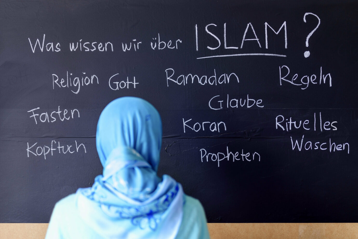 Schülerin im Islamunterricht: In Nordrhein-Westfalen fürchten liberale Islamlehrer, verdrängt zu werden (Symbolbild) Foto: picture alliance / Geisler-Fotopress | Dwi Anoraganingrum/Geisler-Fotop