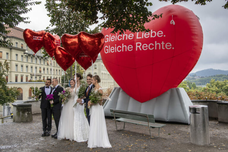 Schweizer Linke protestieren am Abstimmungstag für „Ehe für alle“