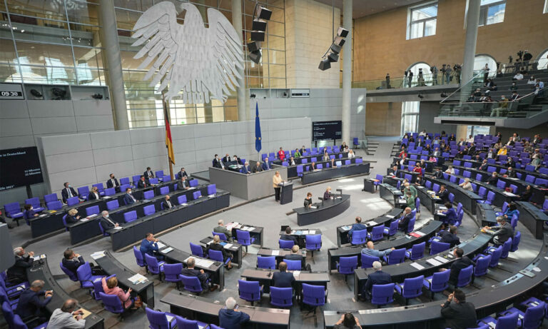 Nach der Wahl Ende September könnten bis zu 950 Abgeordnete in den Bundestag einziehen