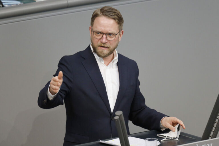 Der Parlamentarische Geschäftsführer der Linksfraktion, Jan Korte, will der FDP helfen, im Bundestag nicht mehr neben der AfD sitzen zu müssen Foto: picture alliance / Geisler-Fotopress | Christoph Hardt