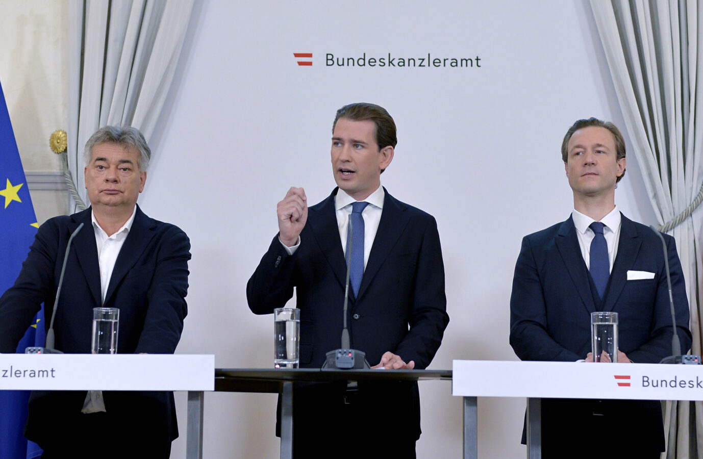Vizekanzler Werner Kogler (Grüne. l.), Bundeskanzler Sebastian Kurz (ÖVP) und Finanzminister Gernot Blümel (ÖVP) bei der Vorstellung der „öko-sozialen Steuerreform“