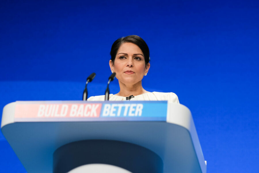 Die britische Innenministerin Priti Patel will Verbrechen von Transfrauen nicht als weibliche Straftaten erfassen lassen Foto: picture alliance / Photoshot | -