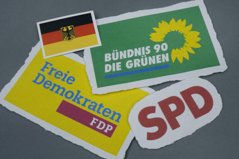 SPD, Grüne und FDP verständigen sich auf die Aufnahme von Koalitionsverhandlungen Foto: picture alliance / ZB | Z6944 Sascha Steinach