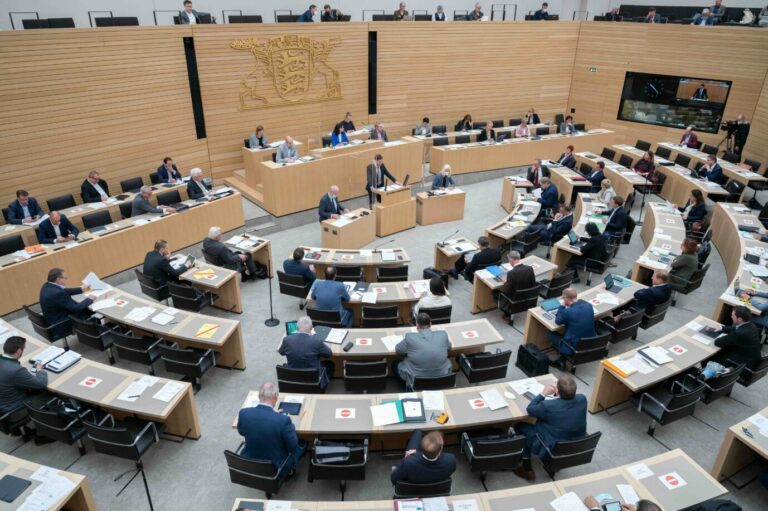 Der Plenarsaal im Landtag von Baden-Württemberg Foto: picture alliance/dpa | Bernd Weißbrod