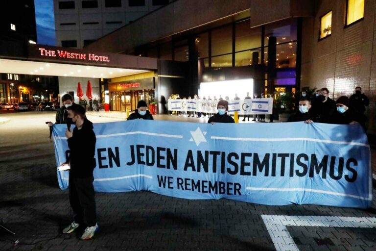 Fall Ofarim: Demo vor dem Westin Leipzig